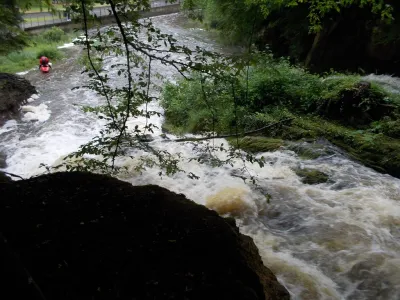 La passe de gauche totalement X de la Cascade de Blangy, pas d'eau en réception.